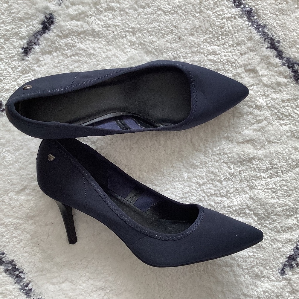 Simply Vera Vera Wang stiletto heels size 7.5 in navy